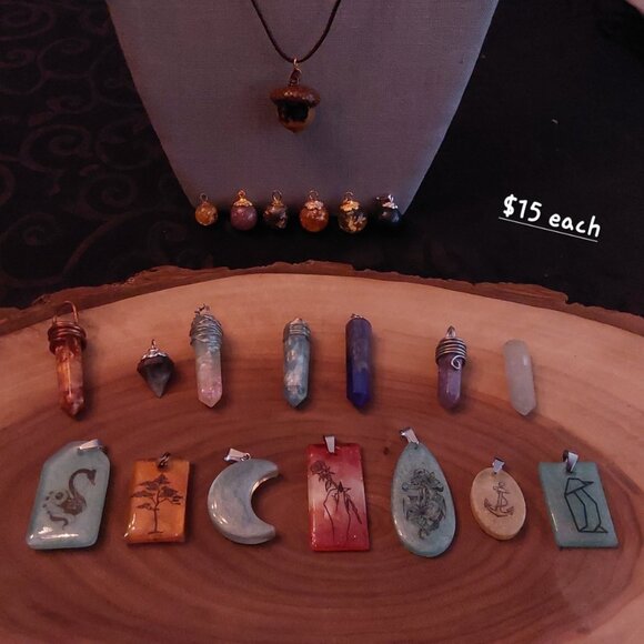 Custom made one-of-a-kind resin jewelery charms - Picture 4 of 11